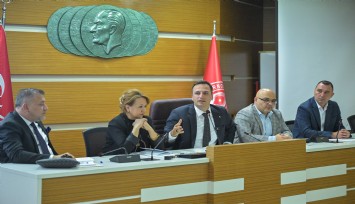 Bornova’da sorunlara çözüm, hizmetlere devam