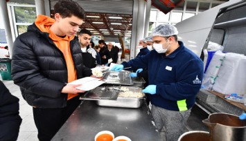 Büyükşehir'den öğrencilere 6 farklı noktada ücretsiz yemek