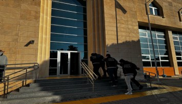 Çeşme'de zehir tacirlerine operasyon: 5 kişi tutuklandı
