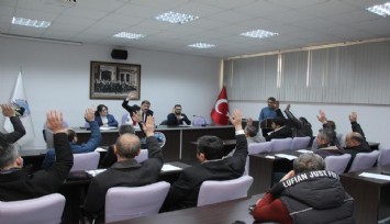 CHP'li Başkan Dönmez'in meclise sunduğu gündem maddesine CHP'li meclis üyeleri ret oyu verdi