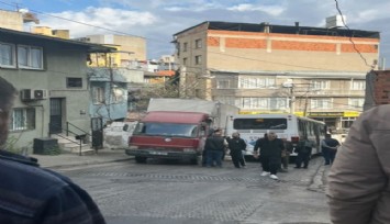 İzmir'de belediye otobüsü kayarak kamyonete çarptı