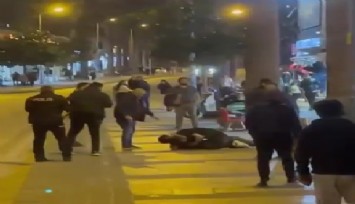 Denizli'de gençlerin tekme-tokat ve bıçaklı kavgasını polis güçlükle ayırdı