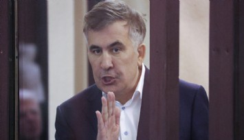 Eski Gürcistan Cumhurbaşkanı Saakaşvili'ye 9 yıl hapis cezası