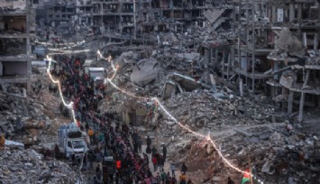 Gazze’de enkazların arasında toplu iftar