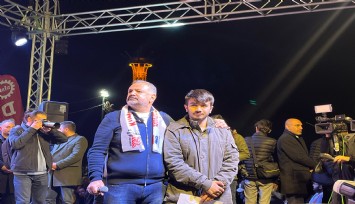 Gençler sahnede: Aslanoğlu o öğrenciyi kürsüye davet etti