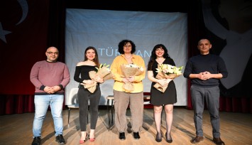 Göç, kimlik ve aidiyet mizahla buluştu