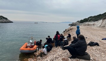 İzmir’de 24 göçmen ve 1 göçmen kaçakçısı yakalandı