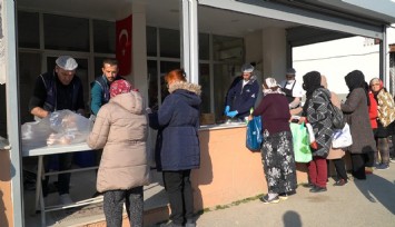 İzmir’de Dayanışma Noktalarında ramazan bereketi