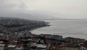 İzmir'de her yer toz: Hava griye büründü