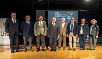 İzmir'de sağlık çınarlarına onur plaketi