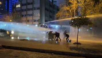 İzmir'de AK Parti İl Binası'na yürümek isteyen öğrencilere polis müdahalesi