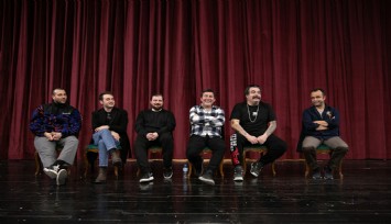 İzmir Şehir Tiyatroları sanatçıları genç tiyatroseverlerin sorularını cevapladı