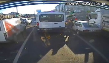 Kaza yapıp indiği aracın peşinden metrelerce koştu