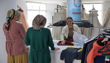 Konak’ın ‘dayanışma marketi’nde bayram yoğunluğu