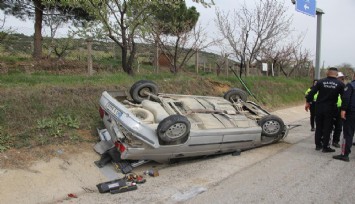 Manisa'da feci kaza: Takla atan araçta sıkışan yaşlı çift yaralandı