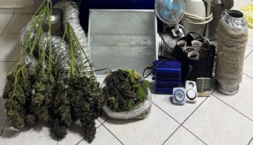 Menderes'te kapıcı dairesine yapılan operasyonda evin içinden yüklü miktarda uyuşturucu madde çıktı