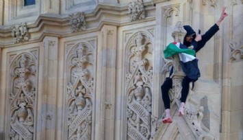 ngiltere’de Big Ben Saat Kulesi nde Filistin bayrağı açan şahsı ikna çalışmaları sürüyor