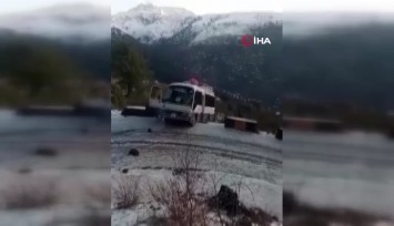 Pakistan’da yolcu otobüsü uçurumdan yuvarlandı: 5 ölü, 3 yaralı