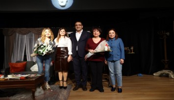 Plastik Aşklar'a ayakta alkış