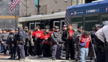 Yahudi protestocular Trump Tower'ı işgal etti: 98 gözaltı