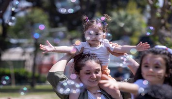 23 Nisan neşesi tüm İzmir'i sardı