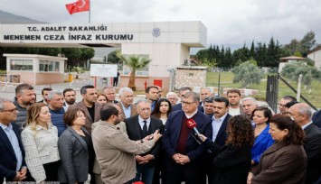 Başkan Tugay, protestolarda tutuklanan gençleri Menemen'de ziyaret etti: Mücadeleyi bırakmayacağız