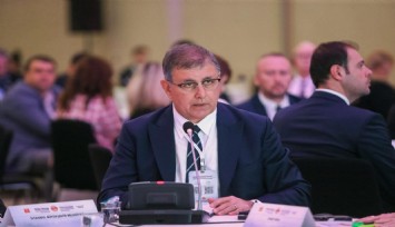 Başkan Tugay, Türkiye-Almanya Kardeş Şehirler Zirvesi’nde konuştu: Demokrasi tehdit altında