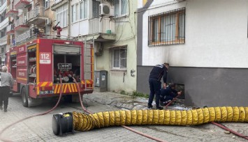 Beş katlı apartmanda yangın paniği: Mahsur kalan vatandaşları itfaiye kurtardı