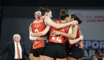 Eczacıbaşı Dynavit, AXA Sigorta Kupa Voley final biletini İzmir'de aldı