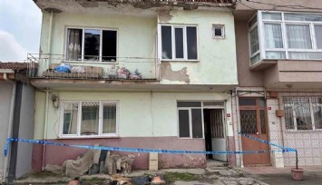 Ekmek almaya giderken ocakta bıraktığı yemek 2 evladından etti