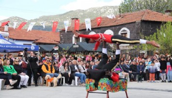 Etiyopya Akrobasi Grubu Yeşilüzümlü Festivali'nde nefes kesti