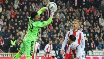 Fenerbahçe, Sivas'ta 3 golle kazandı