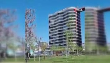 İstanbul'da deprem esnasında sitenin üst katındaki havuz suyu taştı