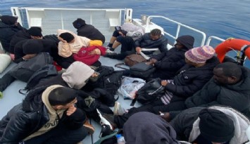 İzmir açıklarında 50 düzensiz göçmen yakalandı