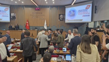 İzmir Büyükşehir meclisinde gergin anlar: CHP ve AK Parti grubu arasında ‘ruh hali’ kavgası