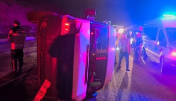 İzmir’de feci kaza: Kontrolden çıkan minibüs takla attı, 1 ölü, 10 yaralı