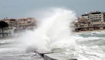 İzmir ve Ege'de şiddetli yağış ve fırtına uyarısı