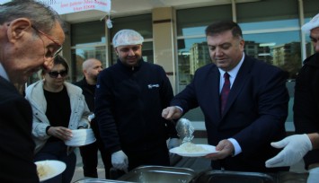 İzmirli taksiciler vefa eden üyelerini anmak için pilav hayrı yaptı