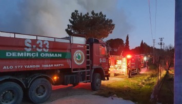 Manisa'da ahırda başlayan yangın evlere sıçradı: iki ev kül oldu
