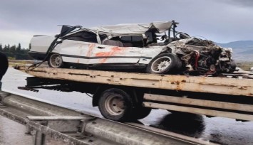 Manisa'da feci kaza: Otomobil ile kamyon çarpıştı, 5 kişi yaralı