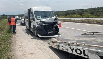 Manisa'da iki öğrenci servisi çarpıştı: 9 öğrenci yaralandı