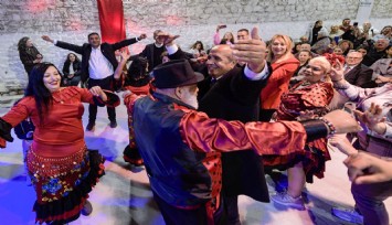 Romanlar Günü’nde kalpler 9/8’lik şarkılarla attı