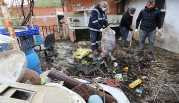 Selçuk'ta çöp evi temizlediler