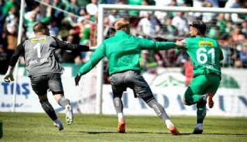 Üçüncü Lig'i şampiyon tamamlayan Bursaspor İkinci Lig'e yükseldi