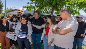 Başkan Tugay Çeşme'de genç tasarımcılarla buluştu
