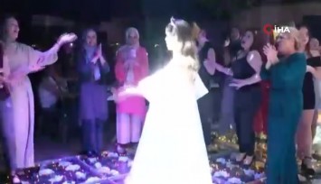 Disko topunun gelinin üstüne düştüğü anlar kameraya yansıdı