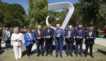 Ege Üniversitesi'nde  70. Yıl Anıtı törenle açıldı