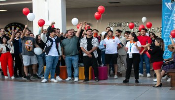 Güzelbahçe’de gençler yaza merhaba dedi