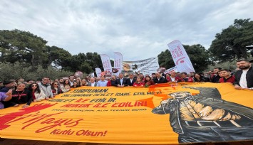 İzmir’de 1 Mayıs kutlamaları yapıldı