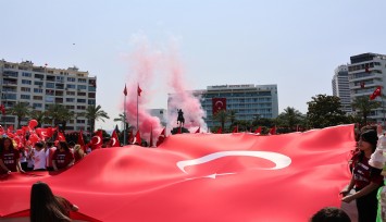 İzmir’de 19 Mayıs Atatürk'ü Anma ve Gençlik Spor Bayramı coşkusu